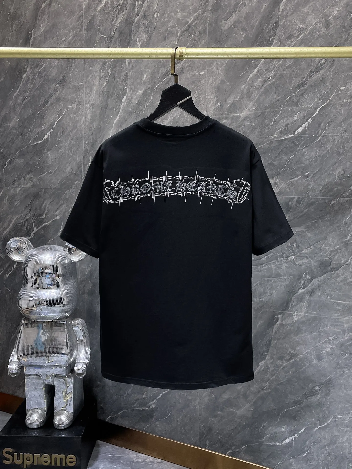 P166 New Chrome Hearts 25ss for summer. High gram weight, environmentally friendly and high-quality top-grade fabric. 280g. Heavy-duty horseshoe roller frayed embroidered short sleeves. Counter synchronization. Re-engraved version 1:1. Recommended color: black white. Size: S, M, L, XL.